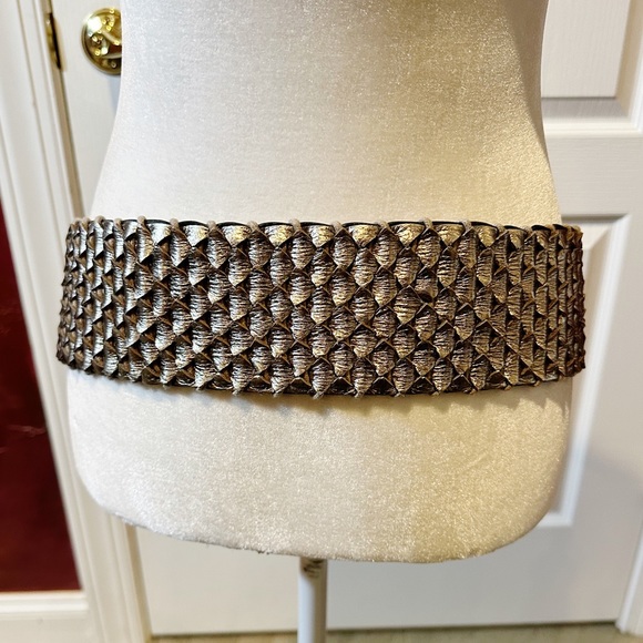 NWT Burberry Gold Stone Stunning Belt Made in Italy main image 6